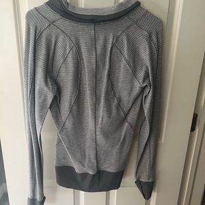 Lululemon Heathered Gray pullover size 12